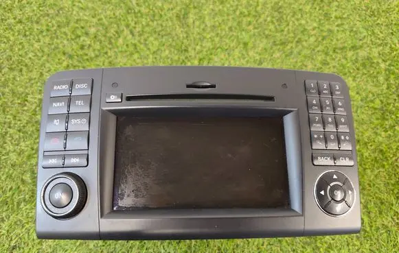 Radio/CD/DVD/GPS head unit