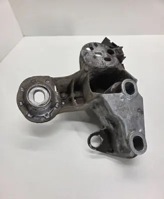 Engine mounting bracket