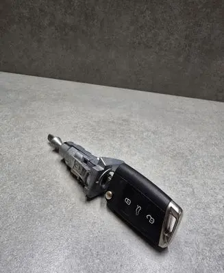 Volkswagen Golf VII Front door lock (next to the handle) 5G0837167