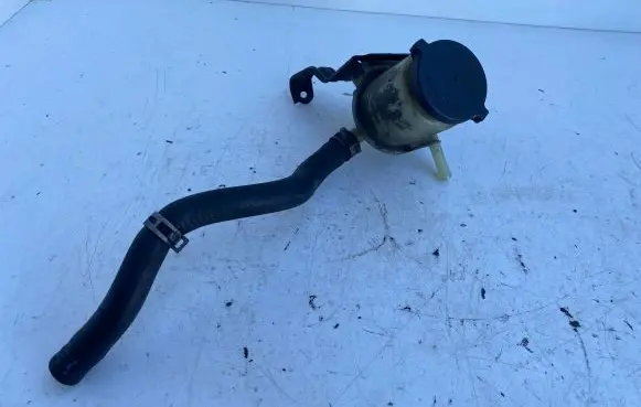Toyota Avensis T250 Power steering fluid tank/reservoir