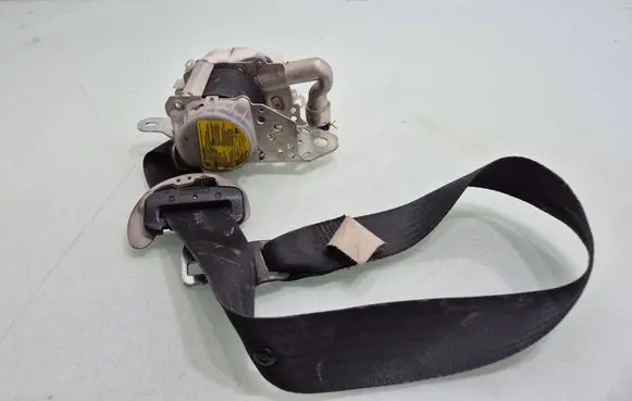 Toyota Avensis T270 Front seatbelt 7P2510P