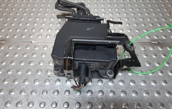 Volkswagen Touran I Turbo solenoid valve S26372252 6Q0906625