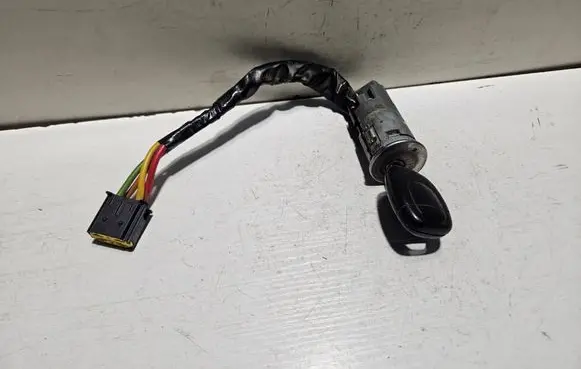 Renault Clio II Ignition lock 2B328B NEIMAN34DAP