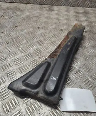 Front bumper mounting bracket