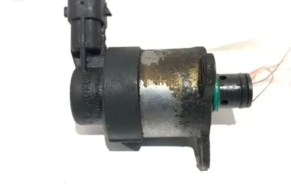 Opel Astra H Fuel pressure regulator 