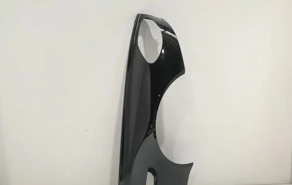 Aston Martin Vantage IV Fender 16B260RH 6G3316005