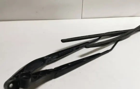 Windshield/front glass wiper blade