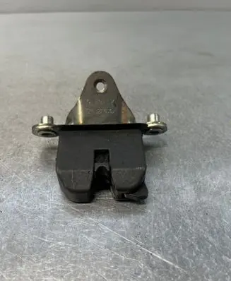 Skoda Octavia Mk2 (1Z) Tailgate lock latch 1Z5827501D