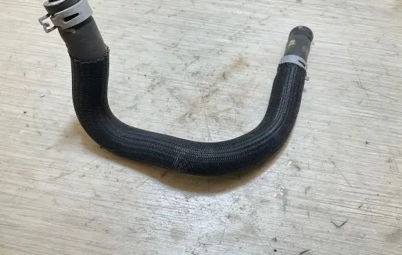 Nissan Leaf II (ZE1) Engine coolant pipe/hose