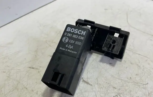 Volkswagen Touran I Glow plug pre-heat relay 0281003038