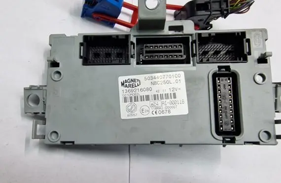Peugeot Boxer Fuse module 1369216080 503440770100