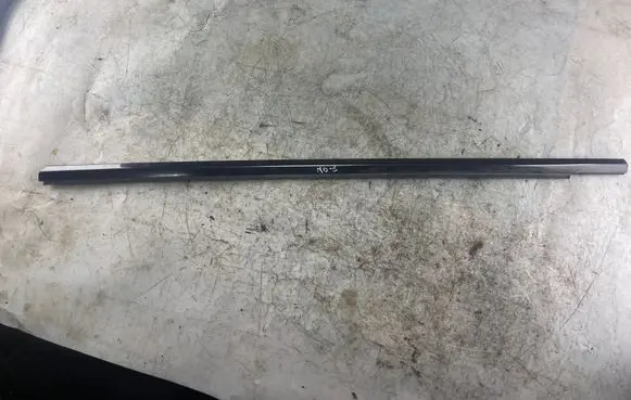 Mercedes-Benz E W210 Front door glass trim molding