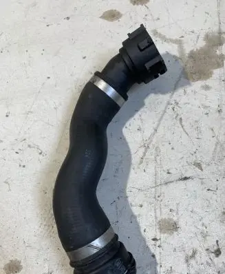 BMW 5 F10 F11 Engine coolant pipe/hose 8509274
