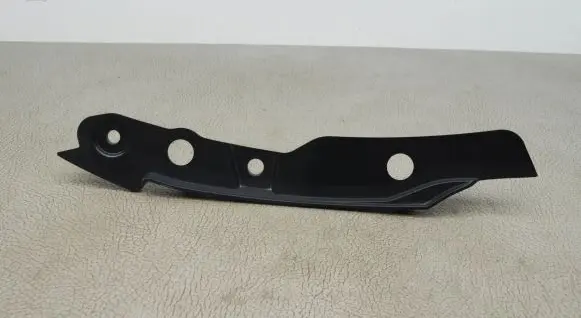 Audi Q7 4M Front bumper mounting bracket 4M0807083