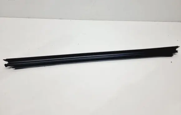 Renault Arkana Rubber seal rear door window/glass 823314491R