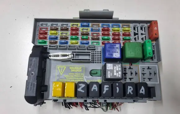 Opel Zafira A Fuse box set 15344887