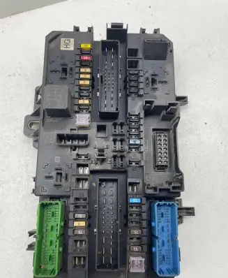 Opel Zafira B Fuse module 13206759 5DK00866952