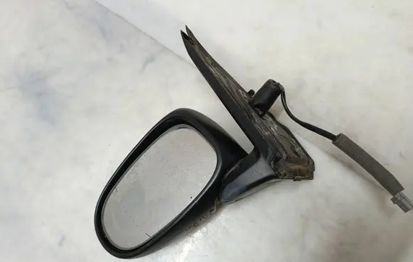 Nissan Almera Tino Front door electric wing mirror E11015541 E11025541