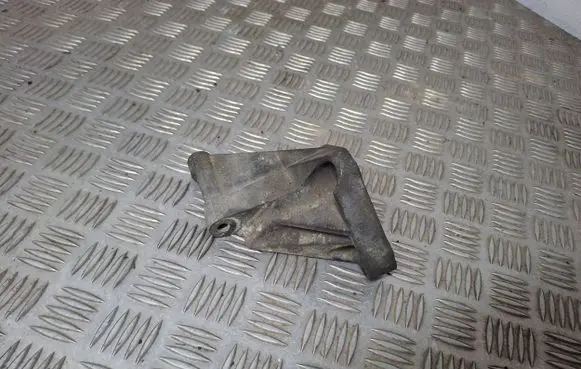 Nissan X-Trail T30 Generator/alternator bracket 