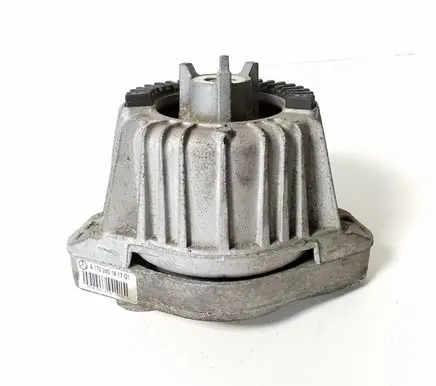 Mercedes-Benz SLK R172 Engine mount bracket A1722401417