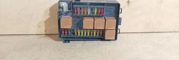 Jaguar XJ X308 Fuse module LNF2822AB 2822AB