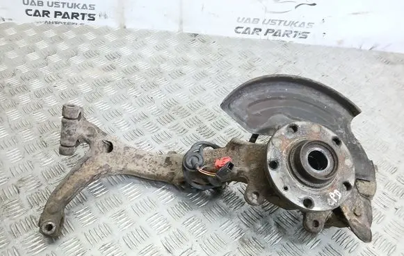 Volkswagen PASSAT B5.5 Front wheel hub spindle knuckle