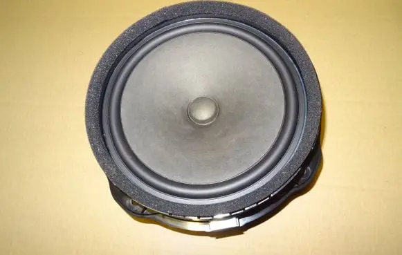 Audi Q2 - Front door speaker 8V0035415D