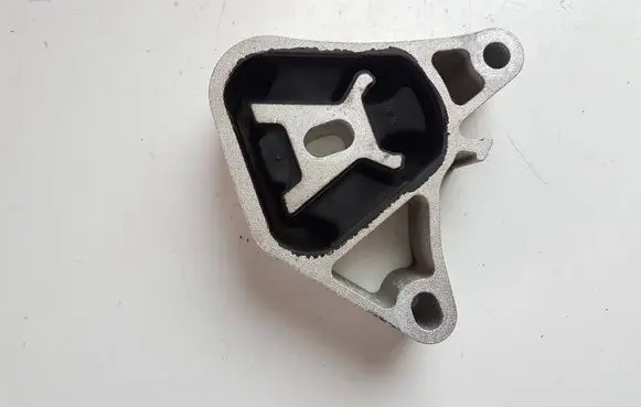 Mercedes-Benz A W176 Engine mount bracket 