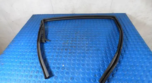 Toyota Yaris Rubber seal rear door window/glass 681420D120 CZ953A