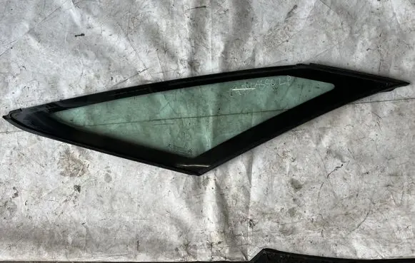 Citroen C4 II Picasso Front triangle window/glass 9675841280
