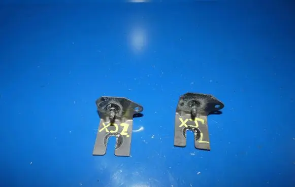 Jaguar XJ X351 Fender mounting bracket