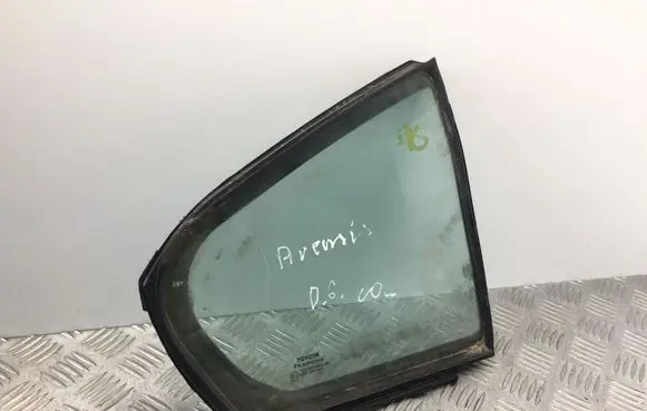 Toyota Avensis T270 Rear vent window glass 