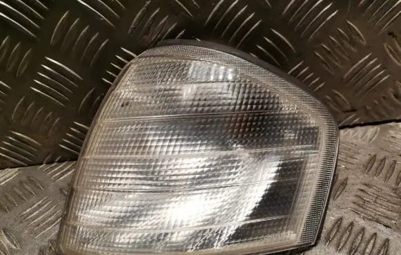 Mercedes-Benz C W202 Front indicator light 2028260743