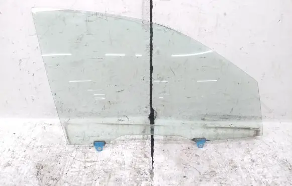 Mitsubishi Outlander Front door window glass four-door
