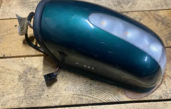 Mercedes-Benz C W203 Front door electric wing mirror 413133417