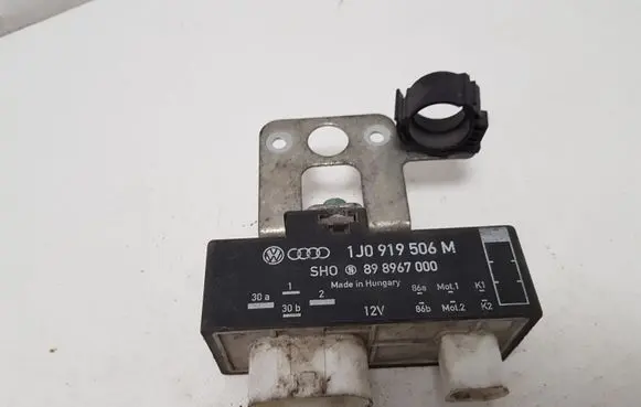 Volkswagen Polo Coolant fan relay 1J0919506M