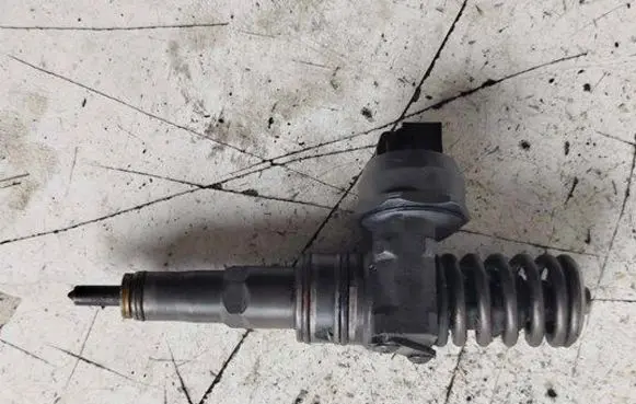 Volkswagen Sharan Fuel injector 038130073AK