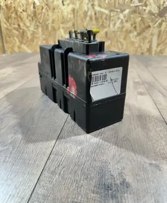 Mercedes-Benz S W220 Central locking vacuum pump 2208000248