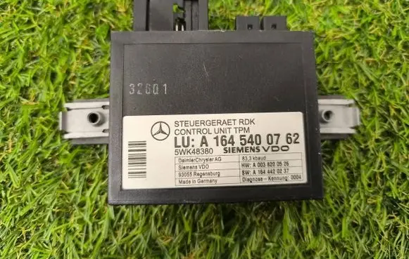 Mercedes-Benz CLS AMG C219 Tire pressure control unit A1645400762 5WK48380 A0038200526