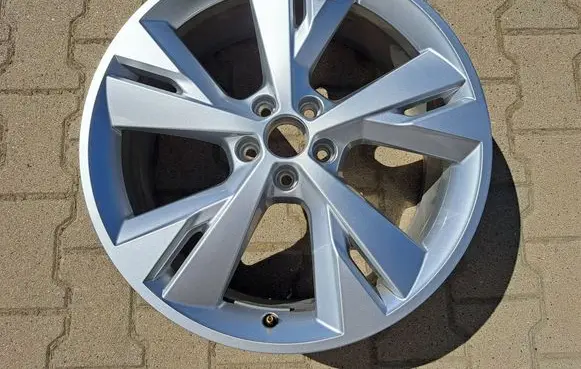 R20 alloy rim