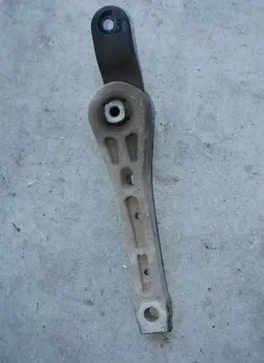Volkswagen Tiguan Engine mounting bracket 7N0199855A