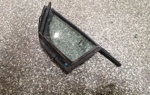 Toyota Yaris Front door vent window glass four-door 