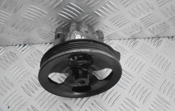 Toyota Yaris Power steering pump