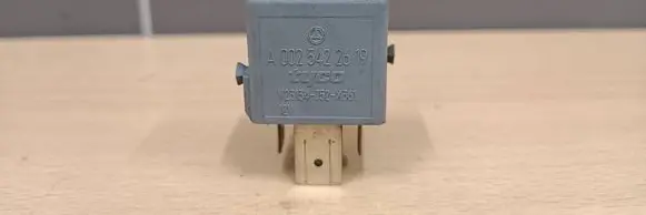 Mercedes-Benz E W210 Other relay A0025422619 23134J52X361