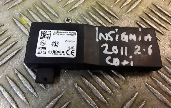 Opel Insignia A Door central lock control unit/module 13503204