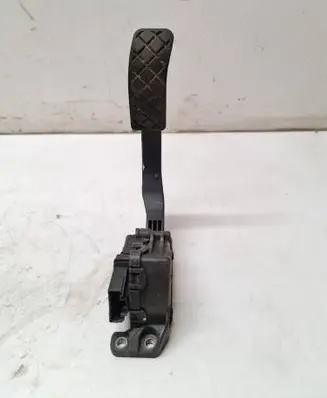 Accelerator throttle pedal