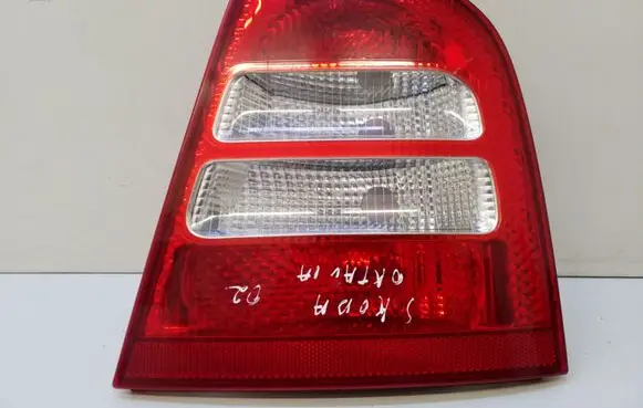 Skoda Octavia Mk1 (1U) Rear/tail lights ZSB1U6945096 1U6945112 XU3X13404BA