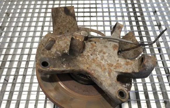 Iveco Daily 3rd gen Front wheel hub spindle knuckle