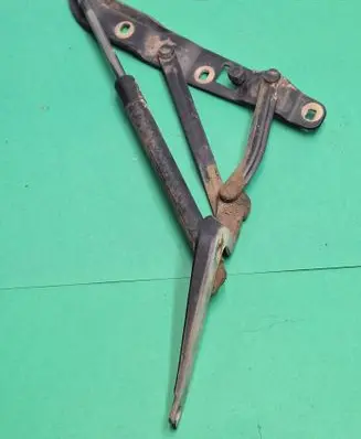 BMW 5 E39 Loading door lower hinge 