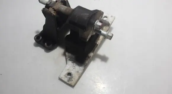 Gearbox mounting bracket